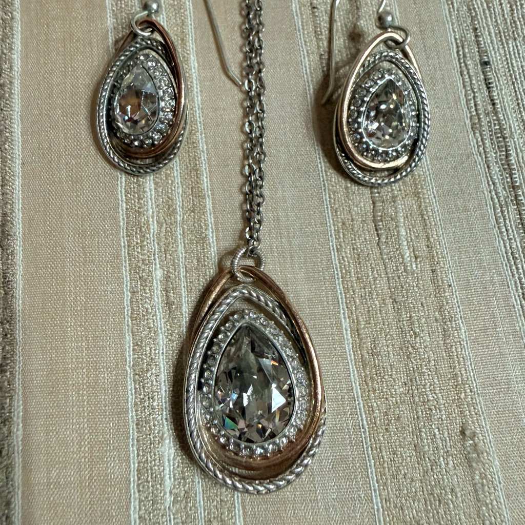 Elegant Silver And Gold Teardrop Jewelry Set